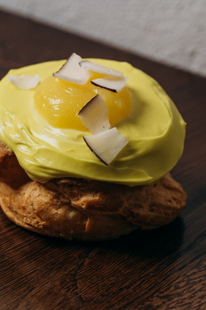 Профітроль кокос-ананас 