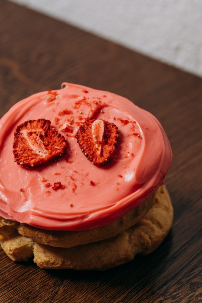 Профітроль полуничний B2B