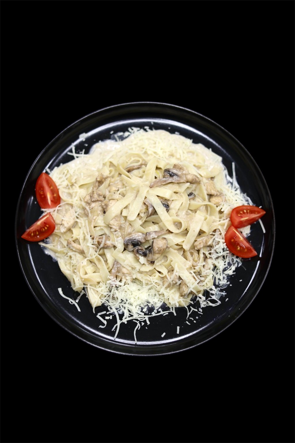 Паста з куркою та грибами