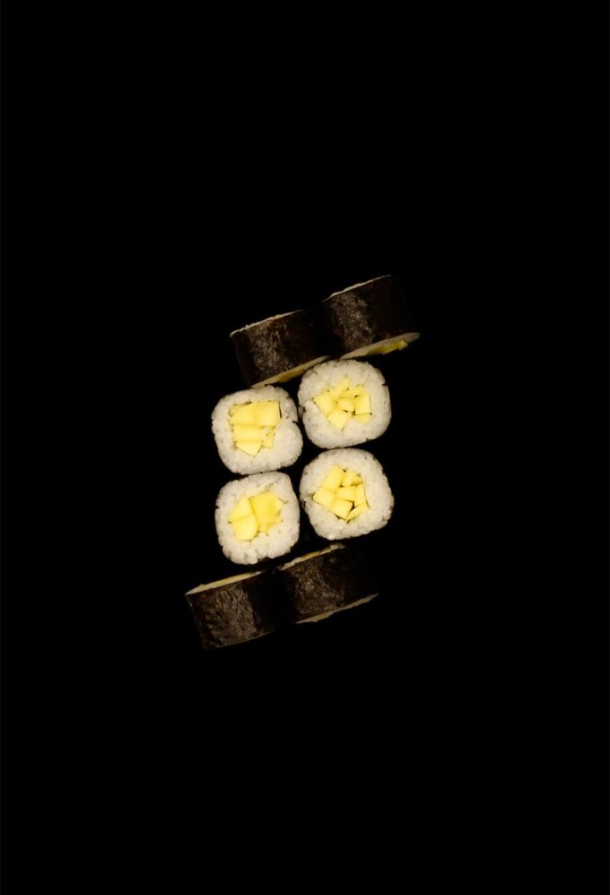 Макі з манго Black roll