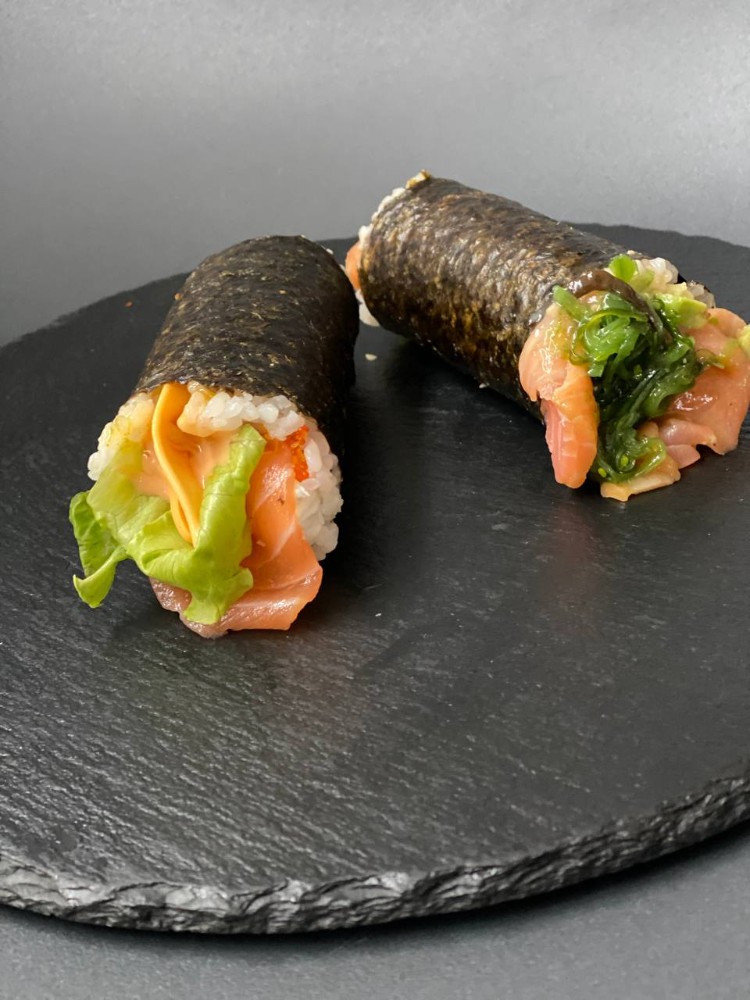 Хенд Рол з ЛососемBlack roll