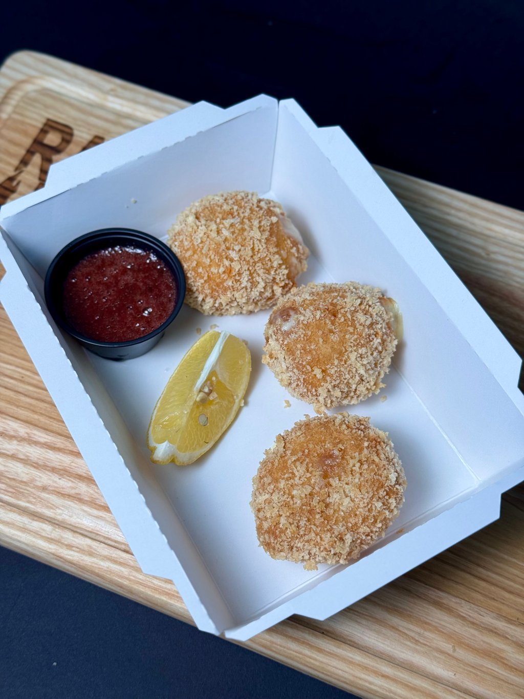 Креветка болл фрі з полуничним  соусом (3 шт)