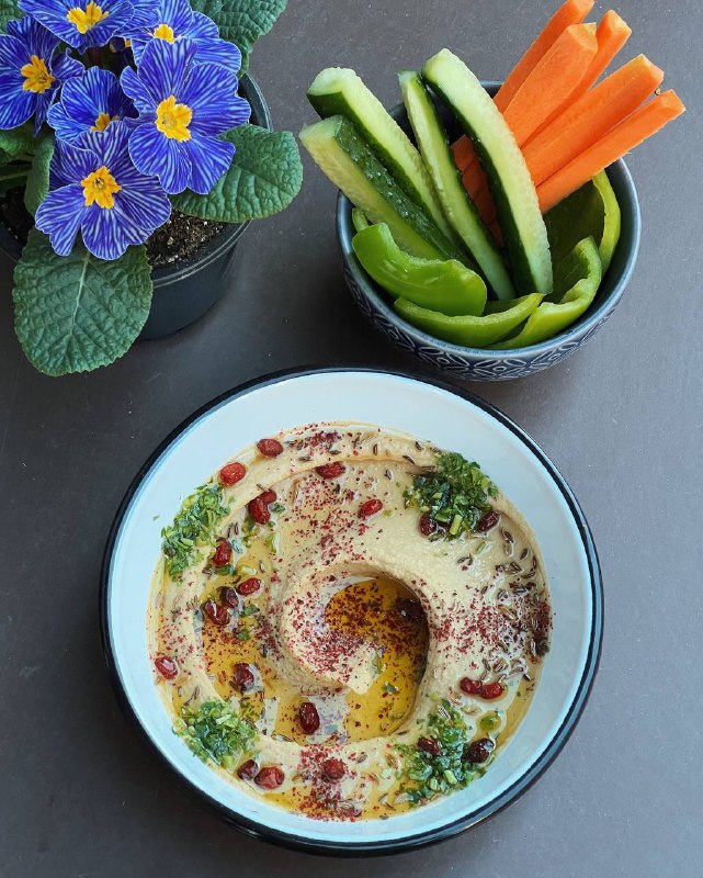 Hummus with vegetables