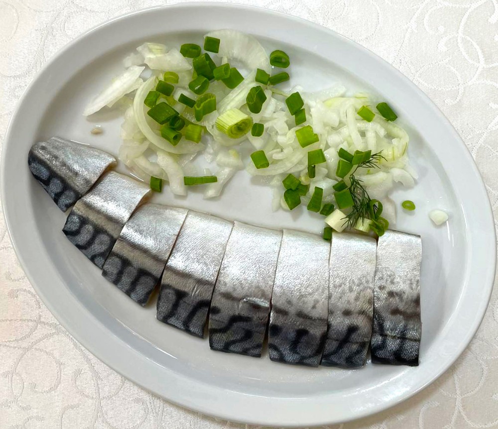 Скумбрія слабосолена