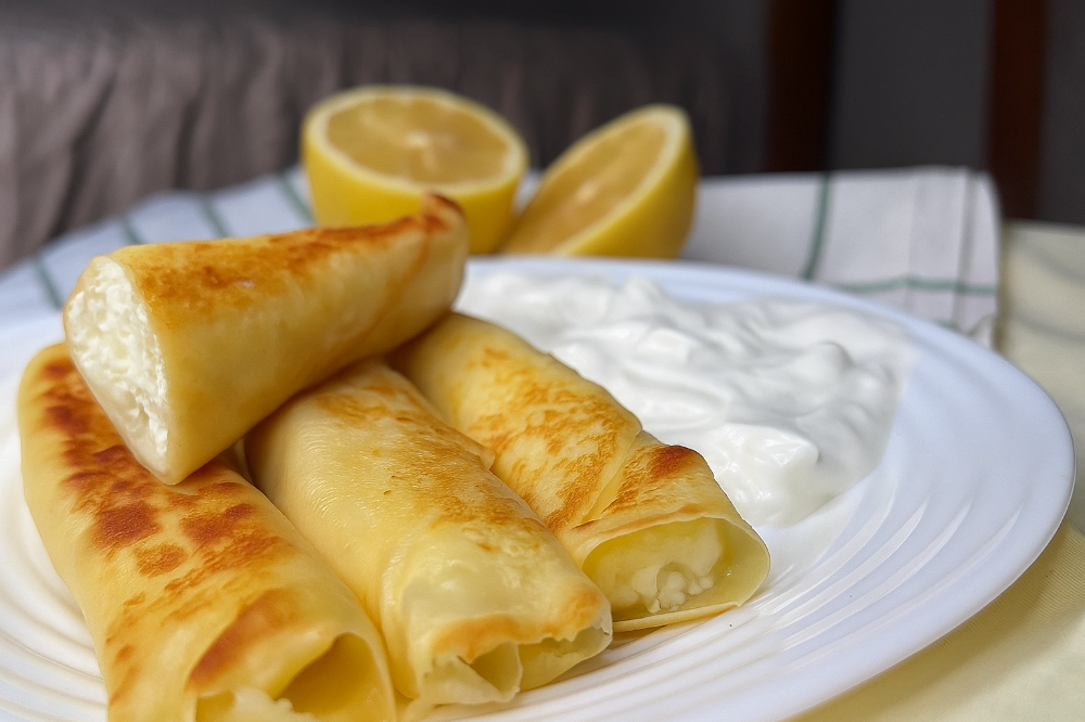 Млинці з солодким сиром та лимонним курдом