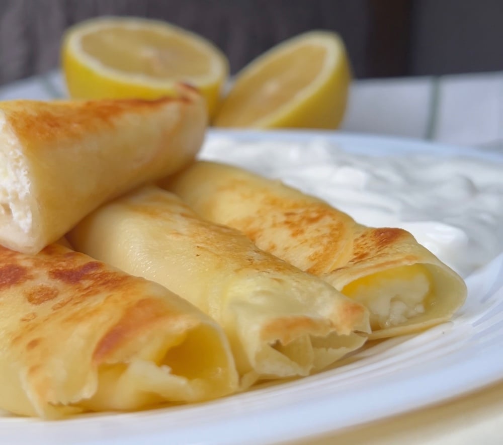 Млинці з солодким сиром та лимонним курдом