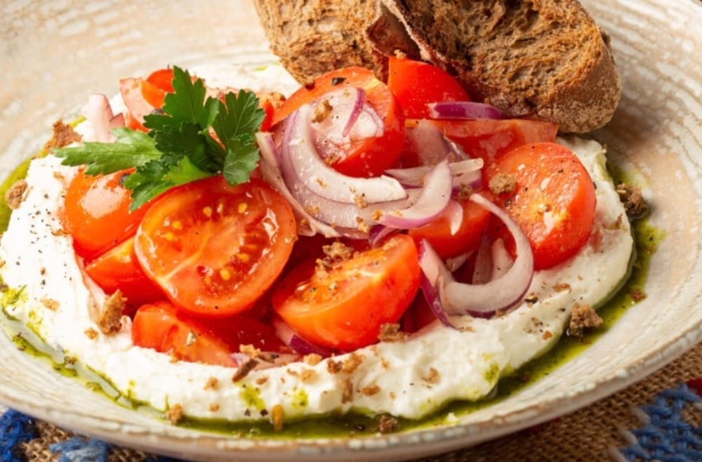 Сирно-томатна закуска