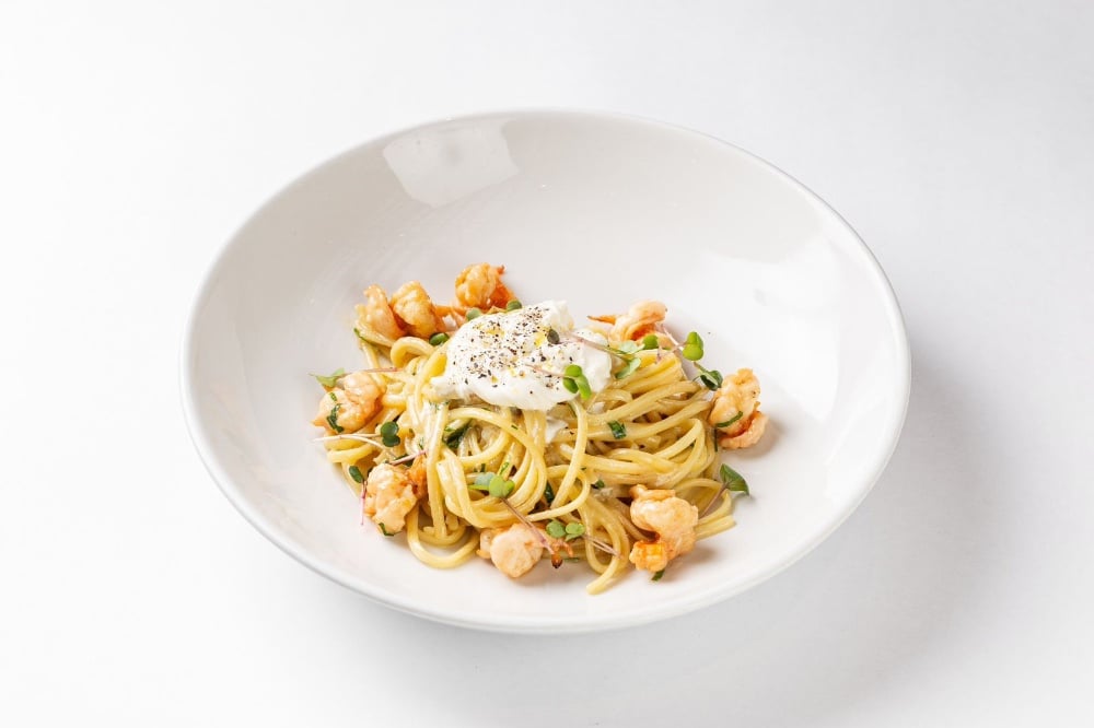 Паста «Aglio e olio» з креветками і страчателлою