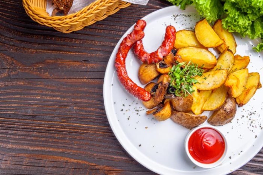 Картопля по-селянськи + сосиска