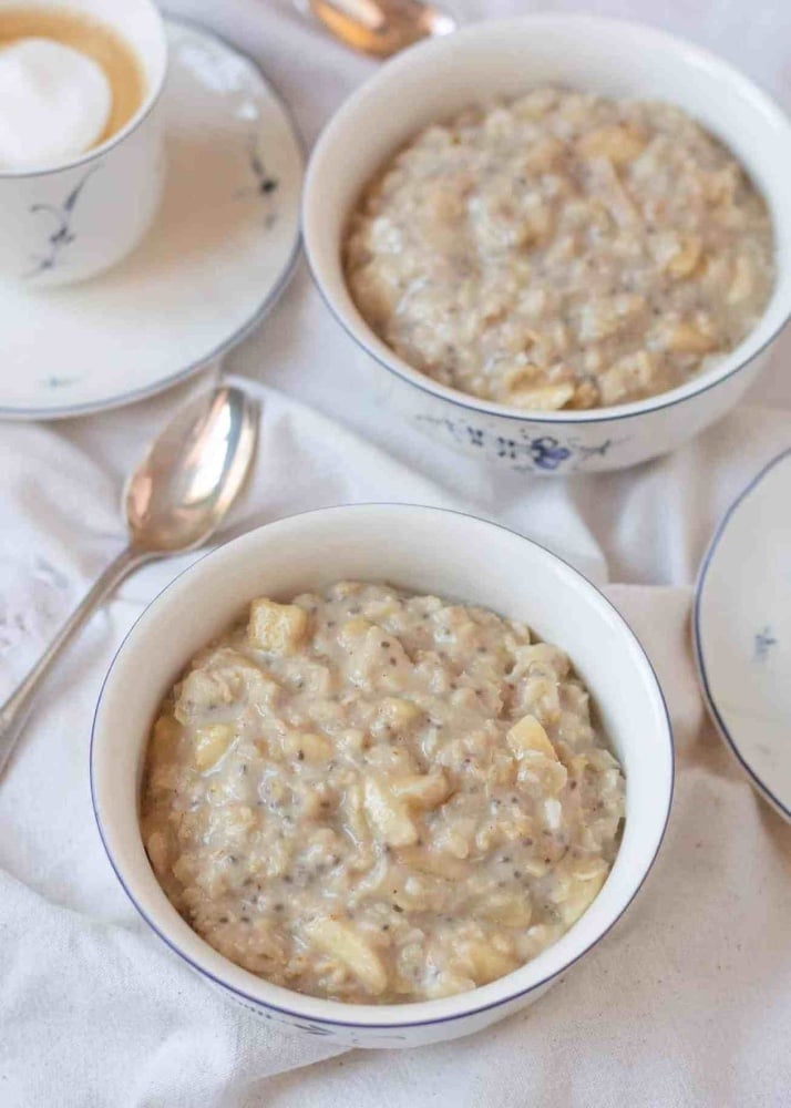 Oatmeal with plant milk and fruits