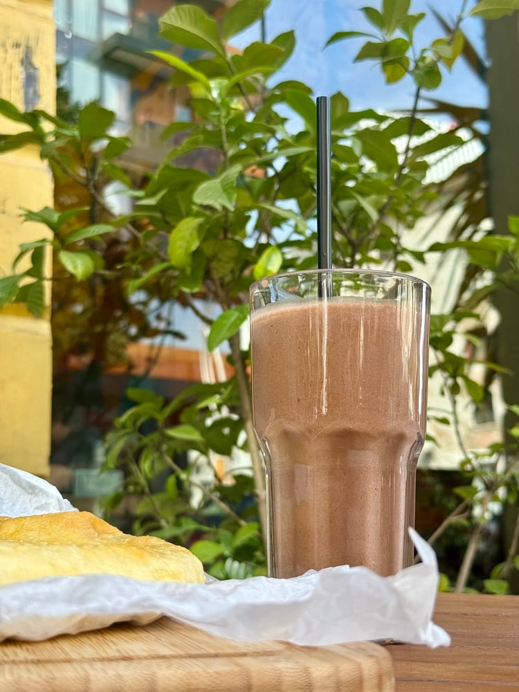Banana chocolate smoothie