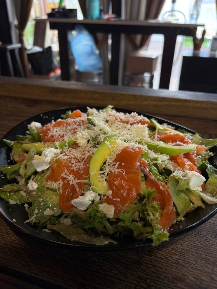 Салат з лососем 