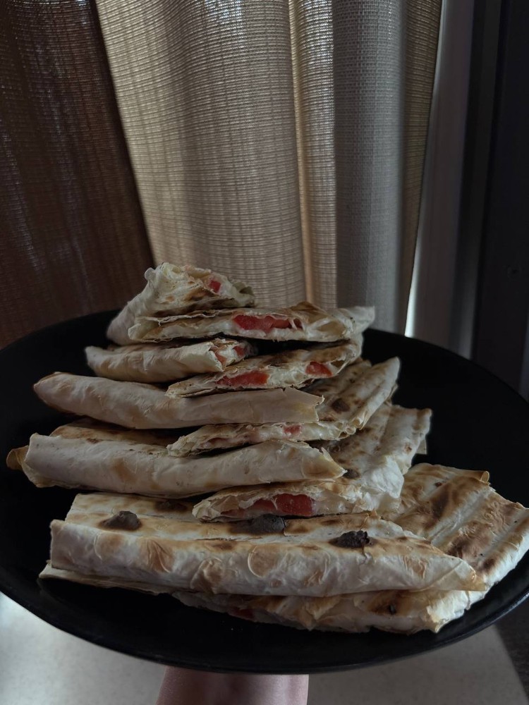 Лаваш з сиром сулугуні