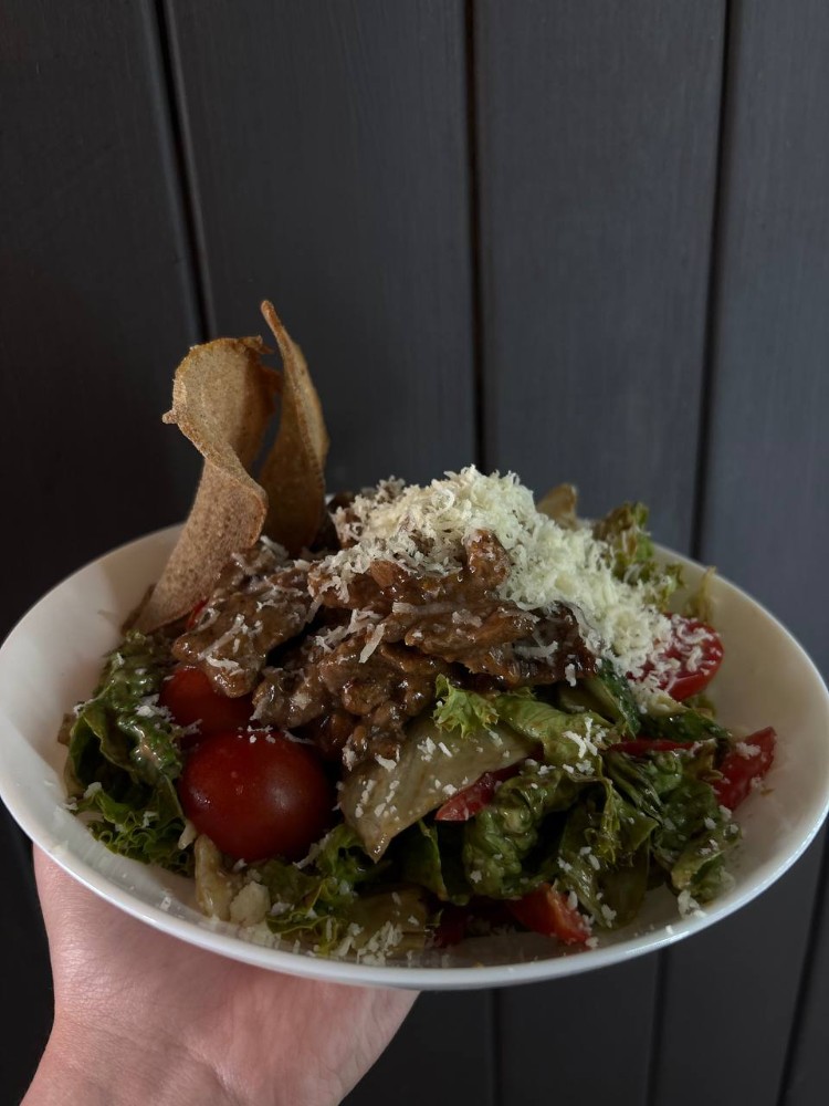 Салат з обсмаженим філе телятини