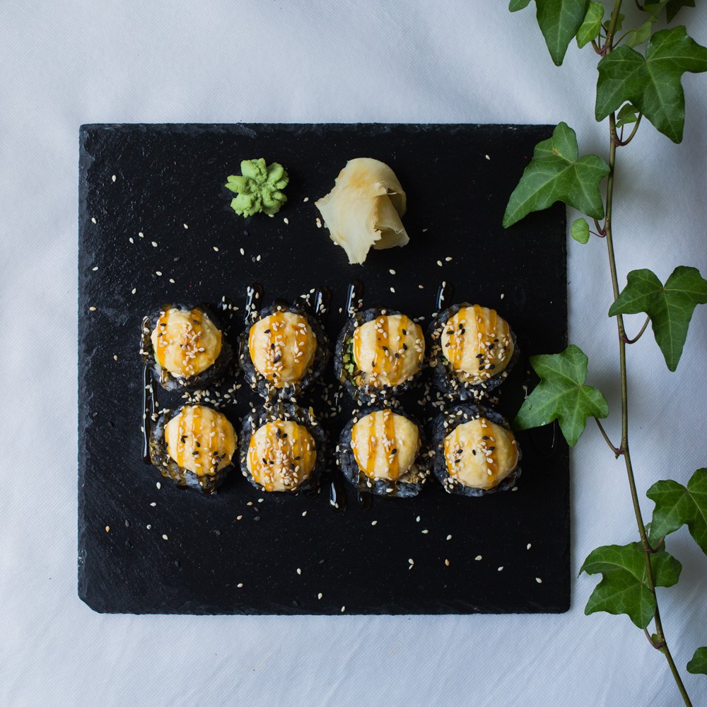 Запечений ролл з мідіями.