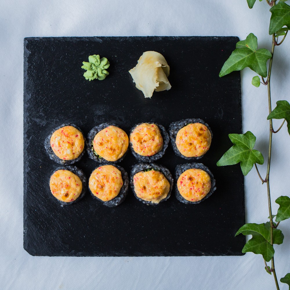 Запечений ролл з креветкою.