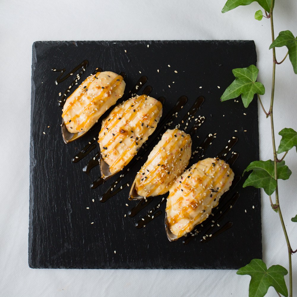 Мідії з сирно часниковим соусом Глово