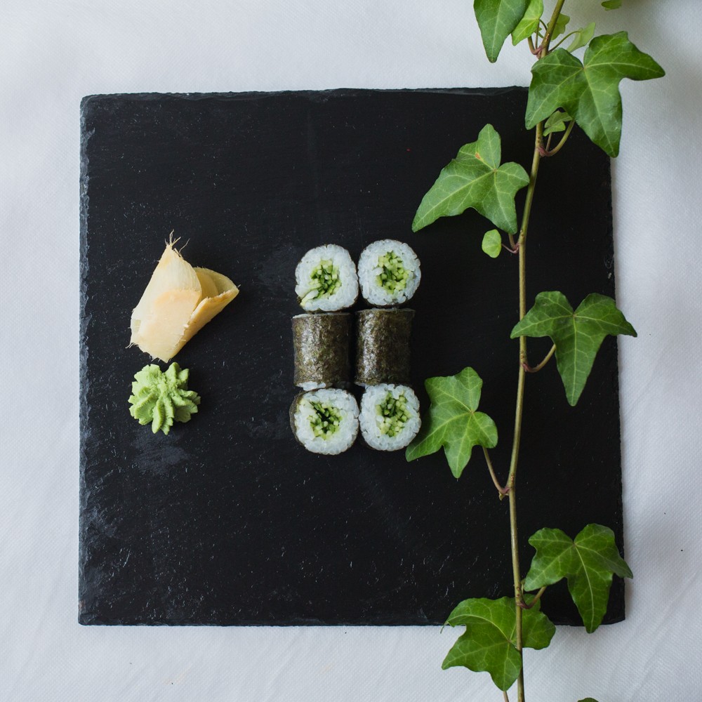 Макі з огірком.