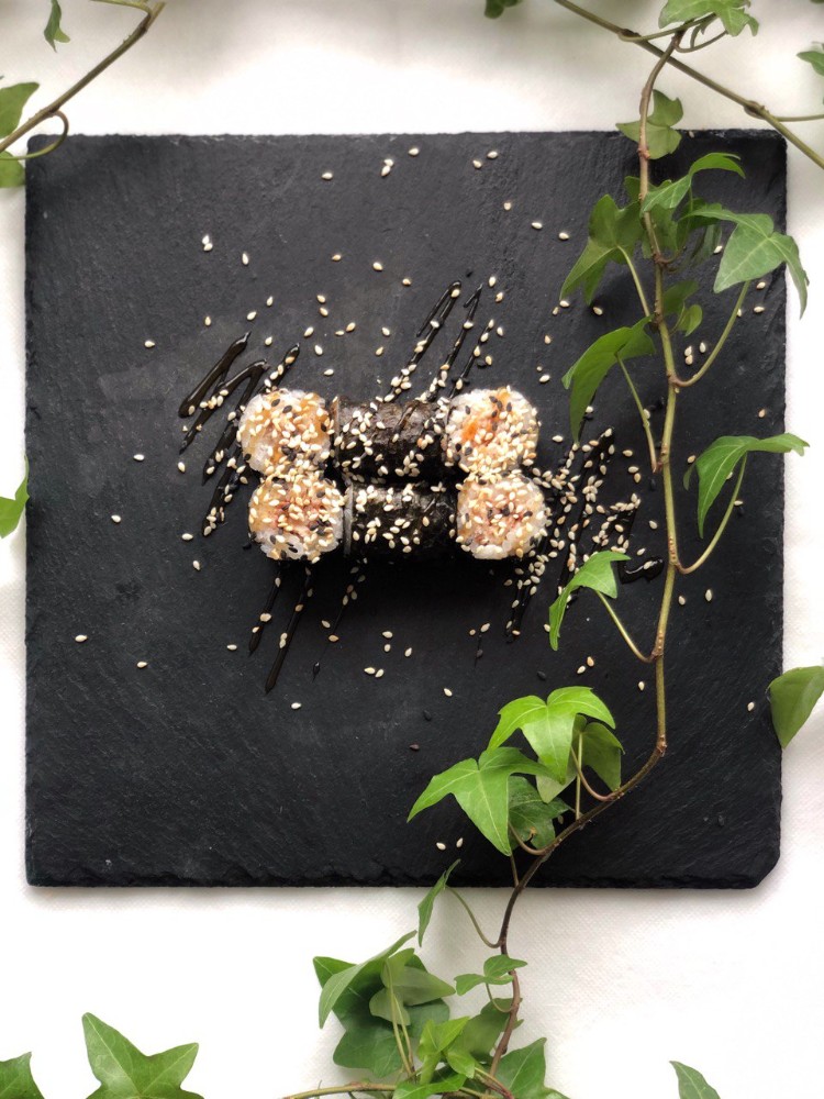 Макі з вугрем глово