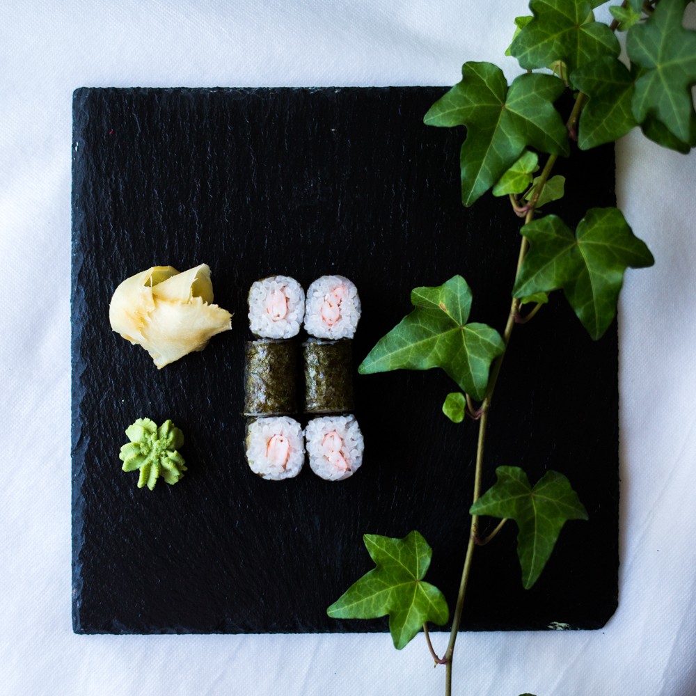 Макі з креветкою.