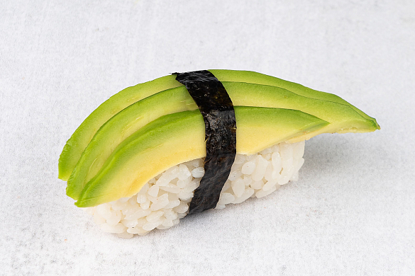 Суші з авокадо