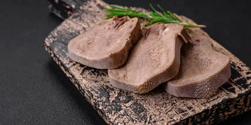 Язик яловичий відварний