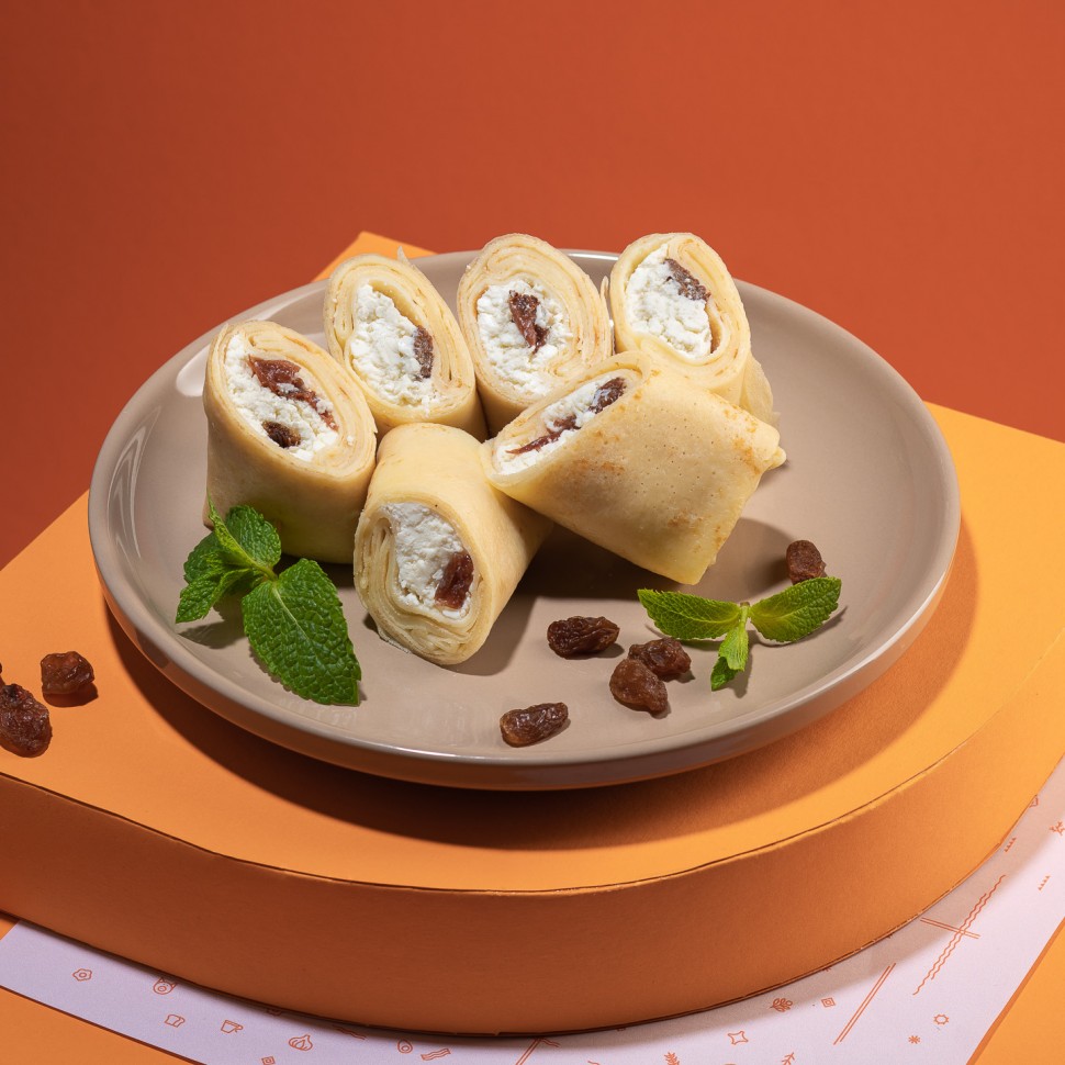 млинці з сиром і родзинками
