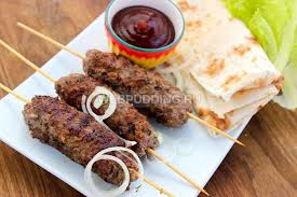 Люля кебаб з грінками та овочами