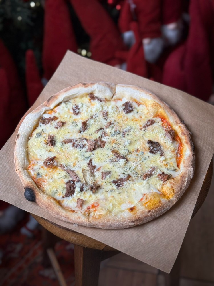 Піца формаджи з телятиною