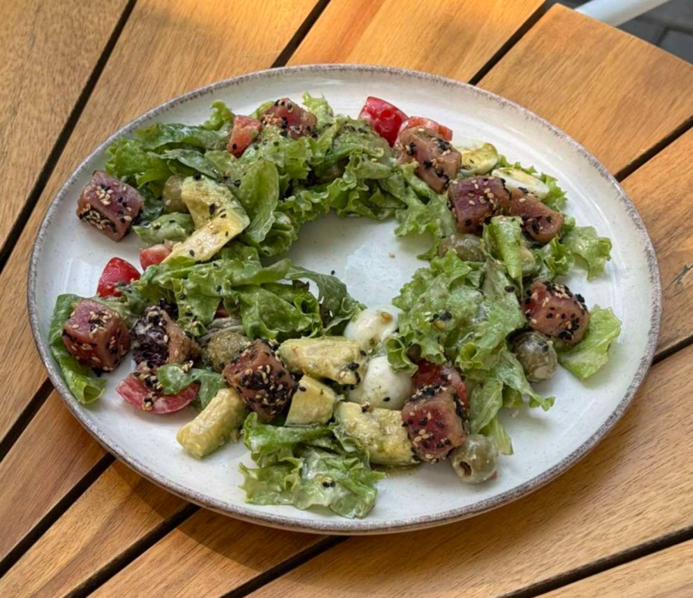 Салат з тунцем