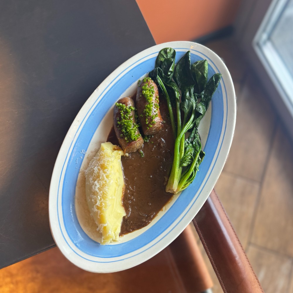 Ковбаска з пюре в соусі демігляс