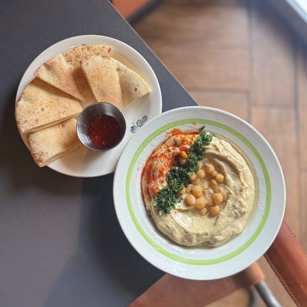 Теплий хумус з пітою