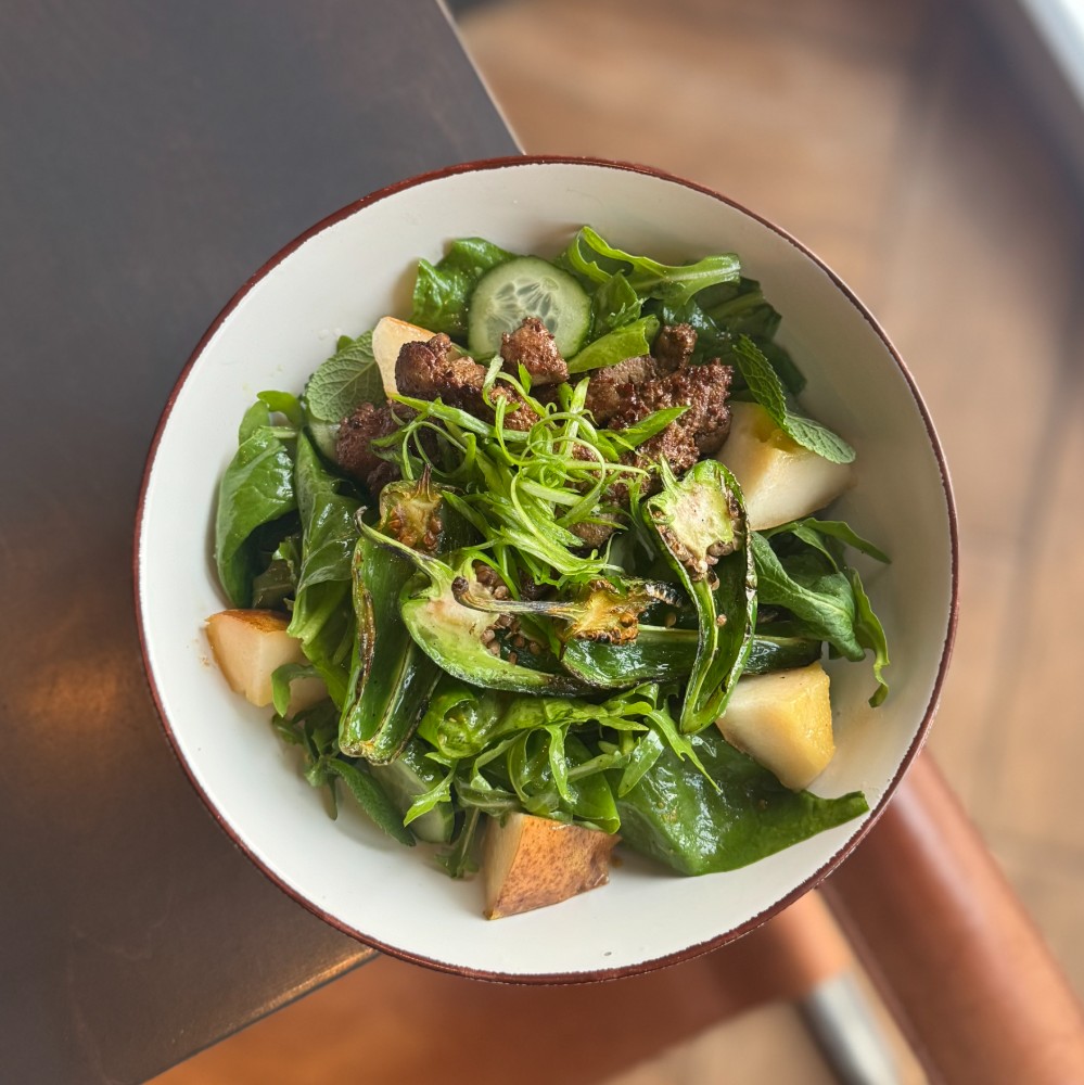 Салат з печінкою та грушею