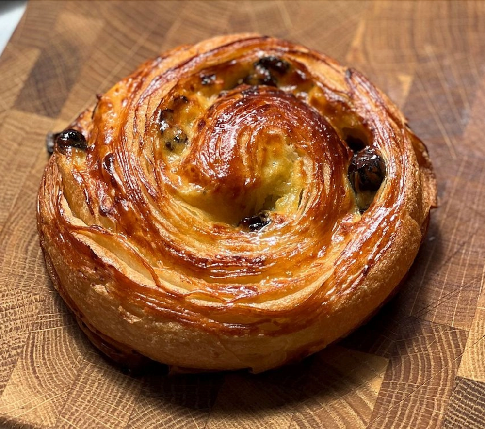 Равлик з кремом та родзинками 130г