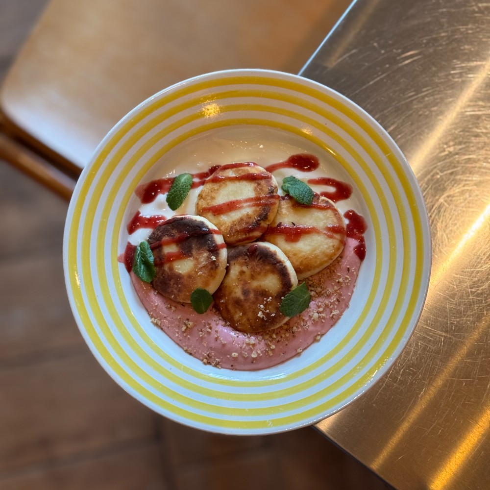 Сирники з полуничним джемом