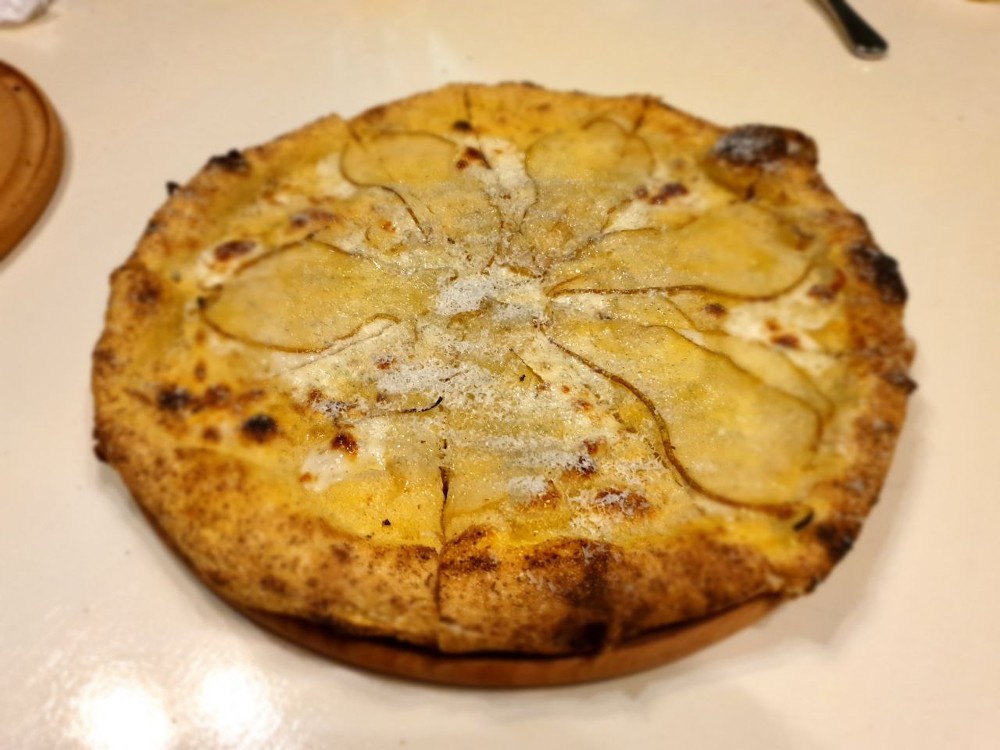 Піца з грушею та горгонзолою (550г)