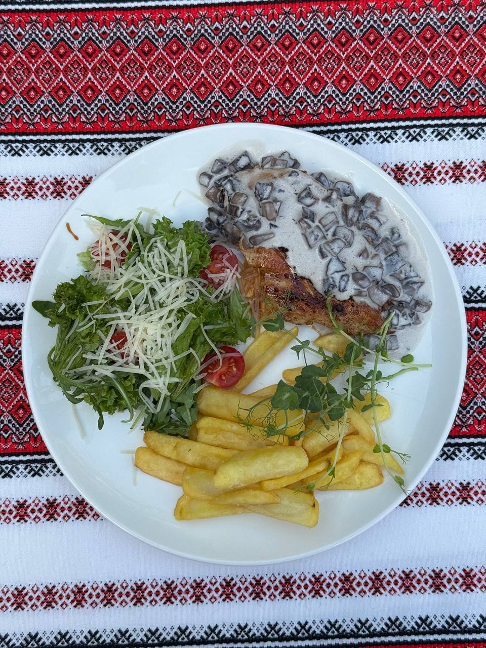 Куряче філе під сирним соусом 300г