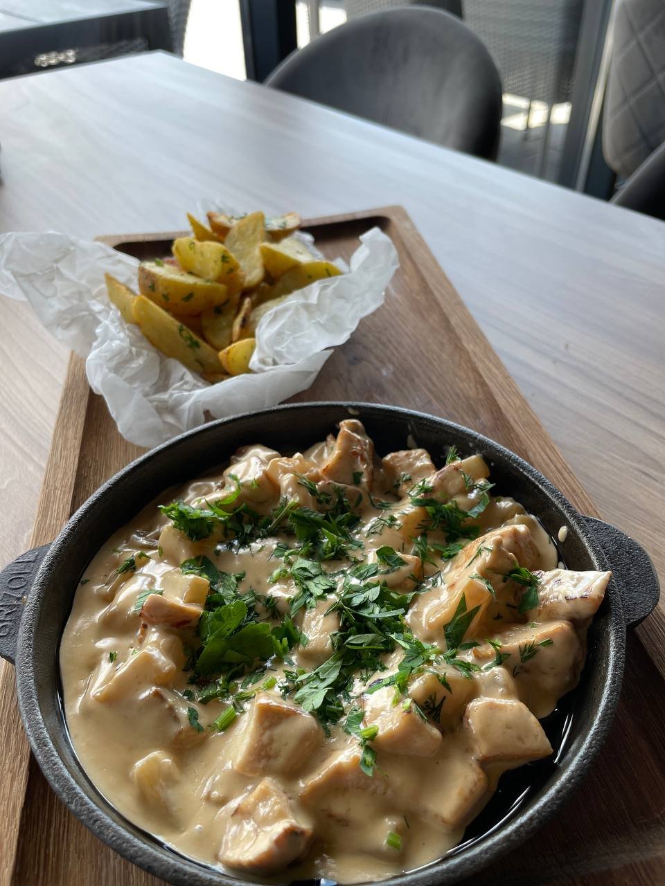 Пательня з Куркою та Ананасами