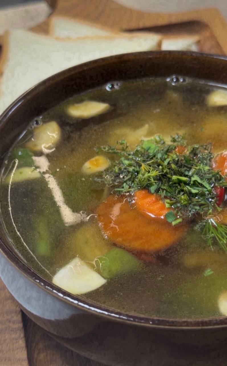 Овочевий суп на курячому бульйоні