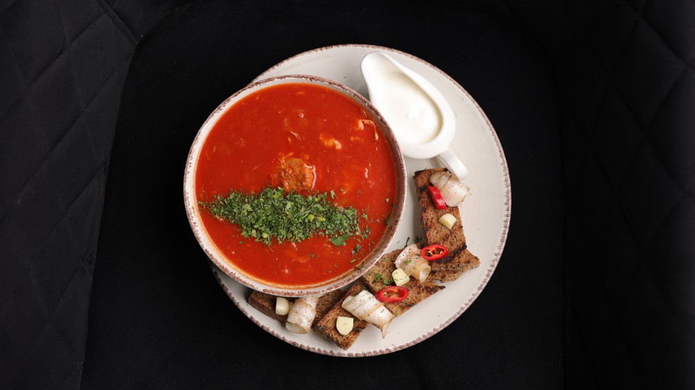 Борщ із свинячими реберцями