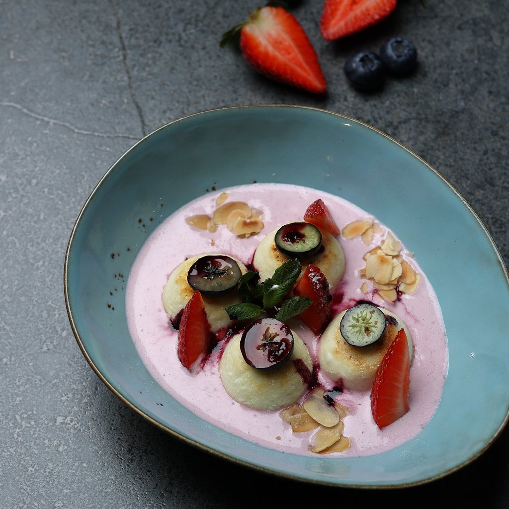 Сирники з полуничним йогуртом