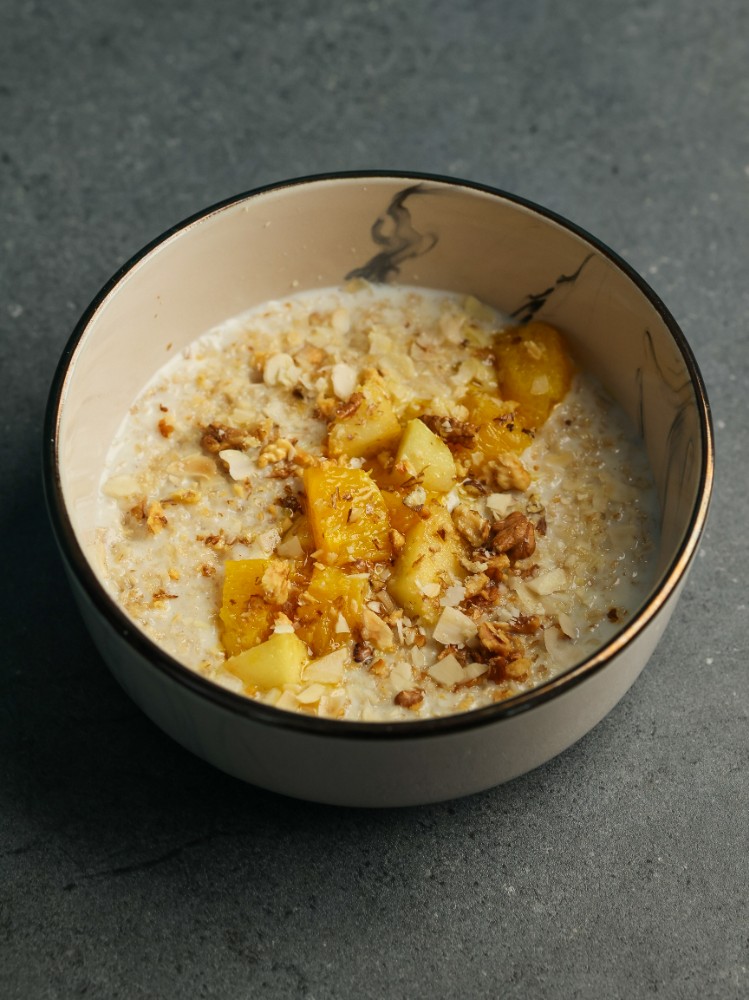 Вівсяна каша з фруктами