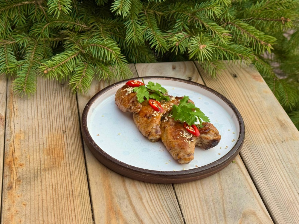 Крильця на грилі в сливовому соусі