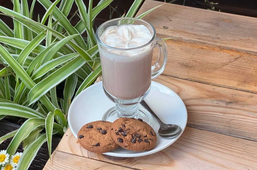 Какао з маршмеллоу та печивом 