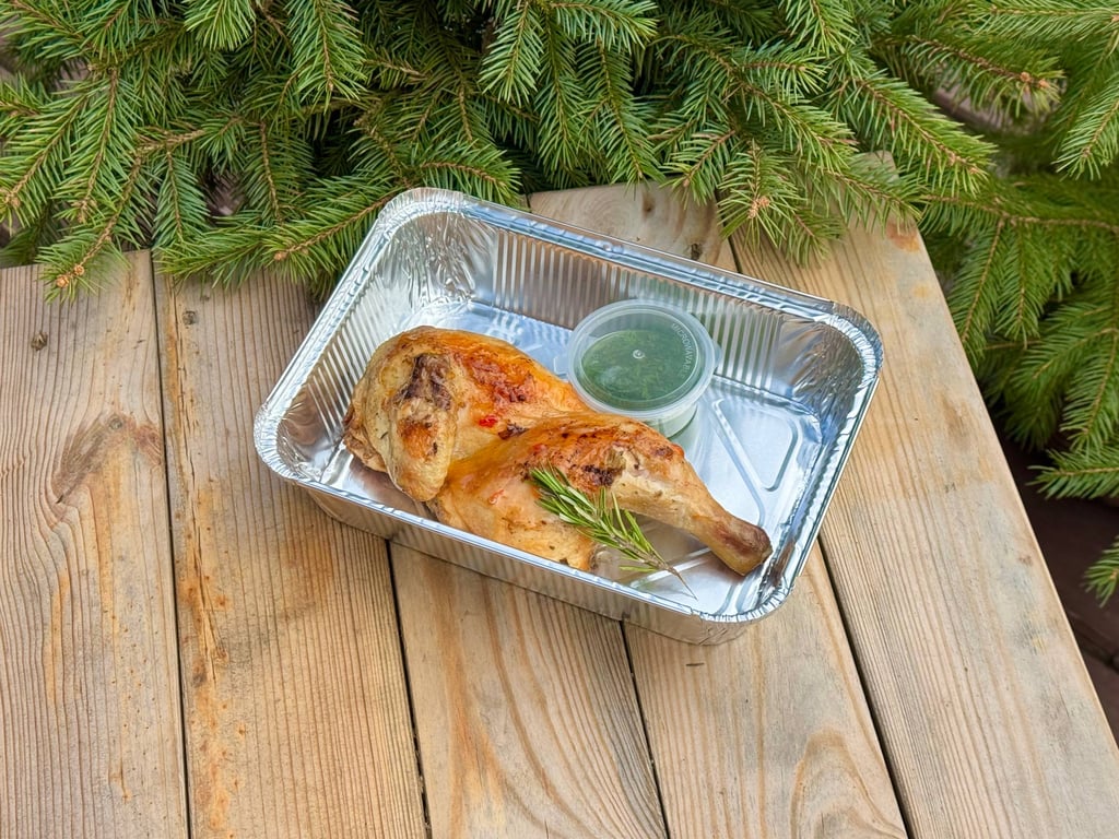 Половинка курча з соусом чімічурі