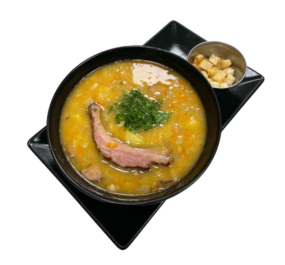 Суп гороховий з копченими реберцями та сухариками/Sopa de guisantes con costillas ahumadas