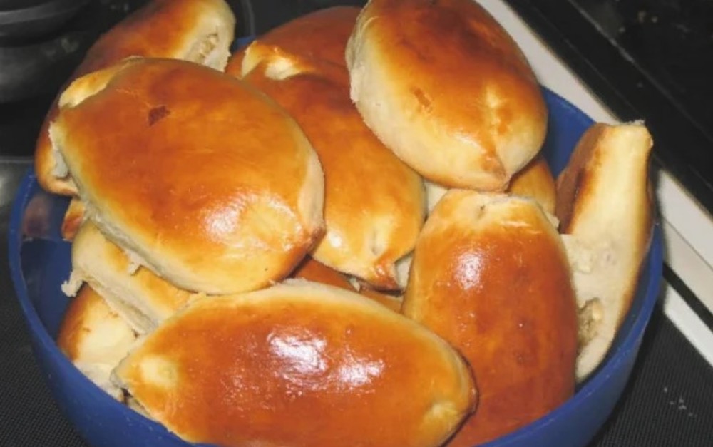 ПИРІЖКИ ІЗ СЛИВОЮ