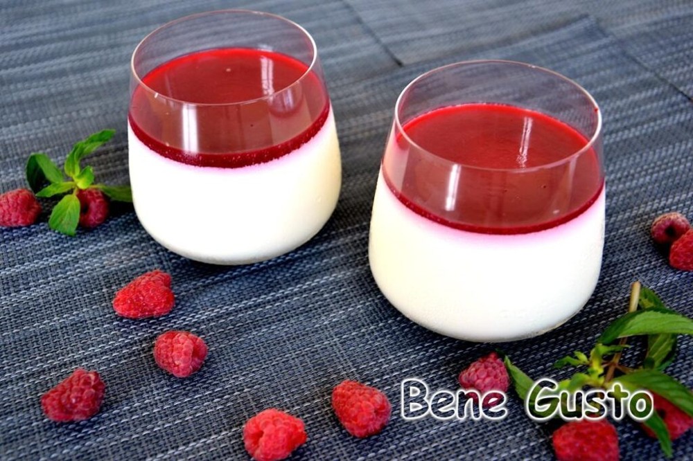 Пана-кота з полуницею 100г