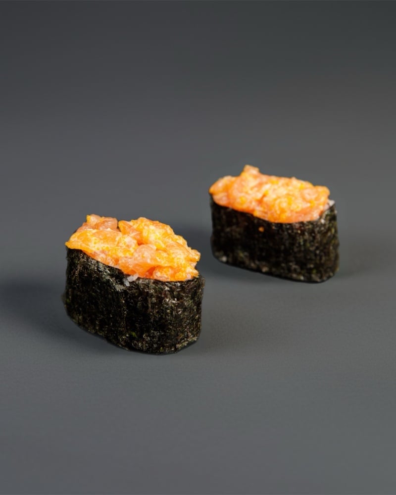 Гункан копчений лосось 2 шт