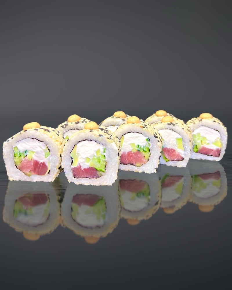 Філадельфія з тунцем в кунжуті (255г)